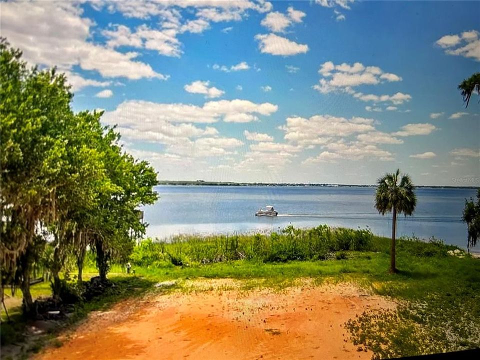 待售: $245,000 (1.27 acres)