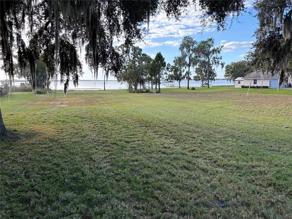 待售: $245,000 (1.27 acres)