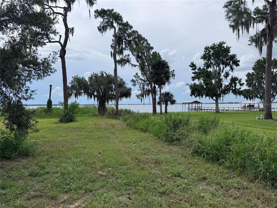 待售: $245,000 (1.27 acres)