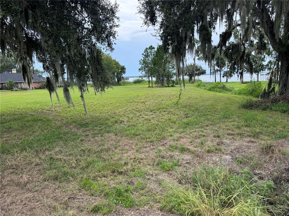 待售: $245,000 (1.27 acres)