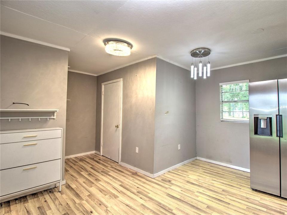 待售: $599,900 (3 贝兹, 2 浴室, 1217 平方英尺)