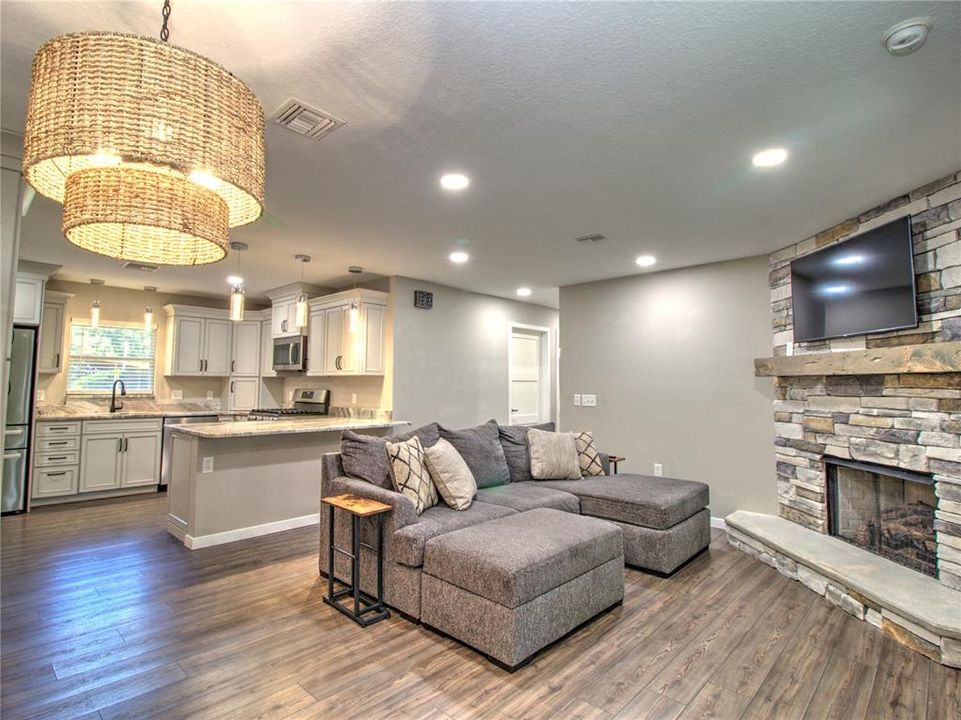 待售: $599,900 (3 贝兹, 2 浴室, 1217 平方英尺)