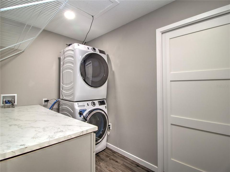 待售: $599,900 (3 贝兹, 2 浴室, 1217 平方英尺)