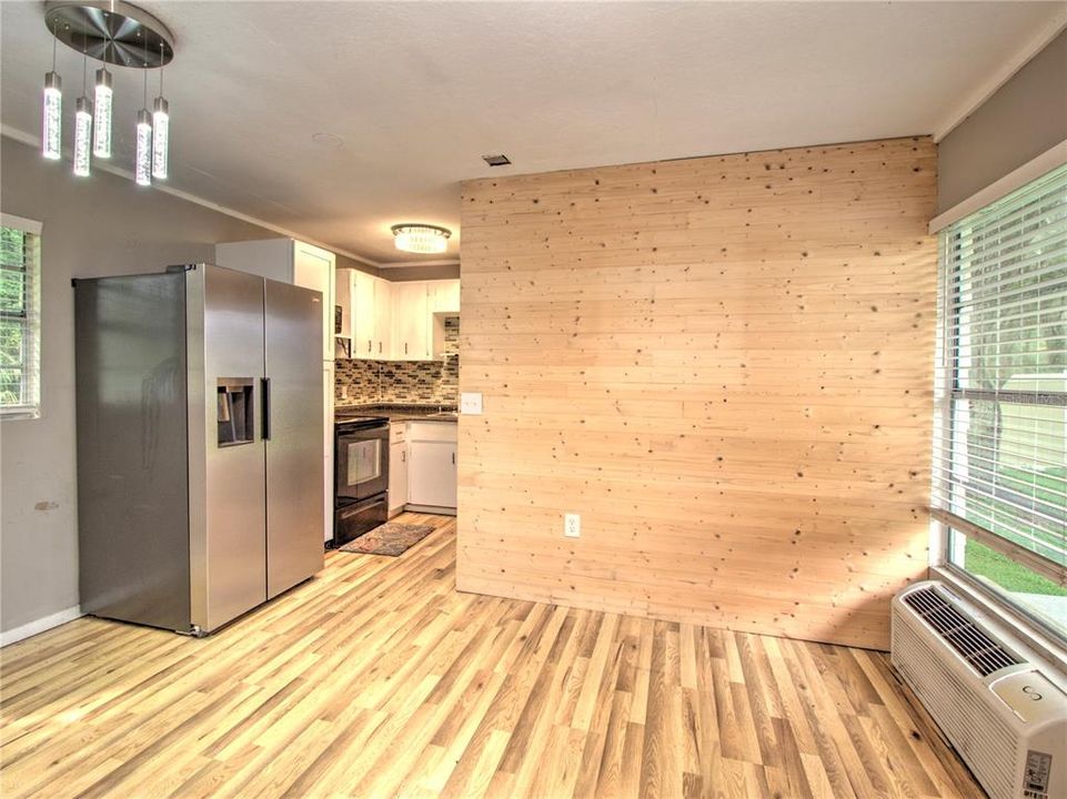 待售: $599,900 (3 贝兹, 2 浴室, 1217 平方英尺)