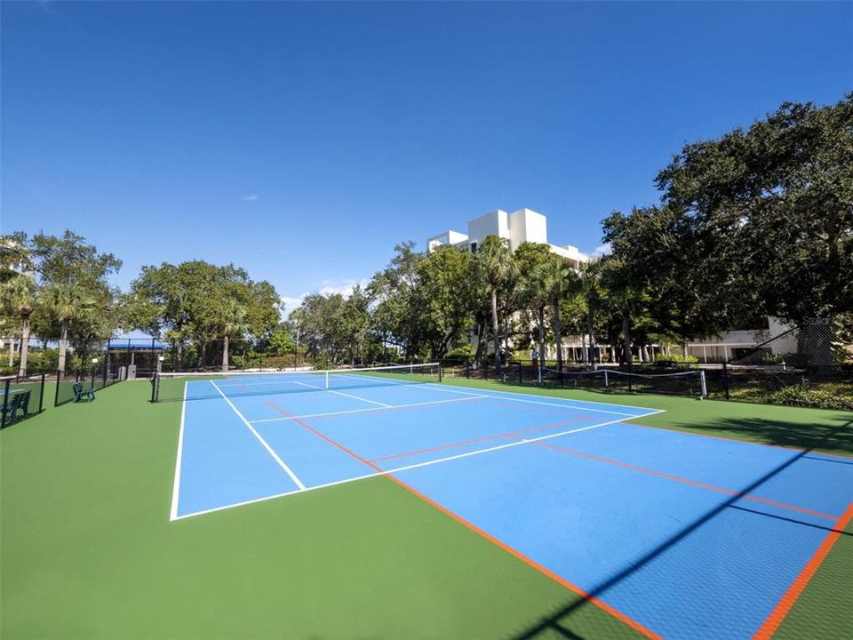 For Sale: $949,500 (3 beds, 3 baths, 2135 Square Feet)