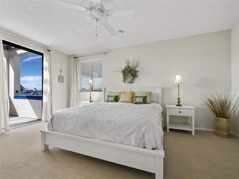 For Sale: $949,500 (3 beds, 3 baths, 2135 Square Feet)