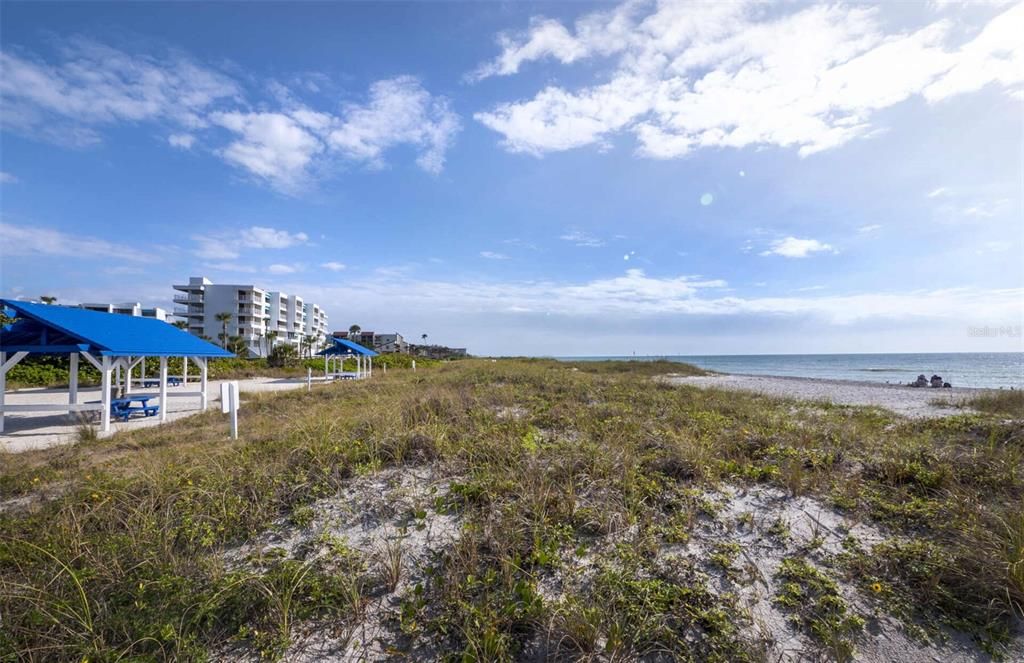 For Sale: $949,500 (3 beds, 3 baths, 2135 Square Feet)