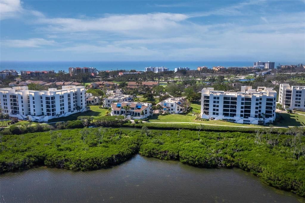 For Sale: $949,500 (3 beds, 3 baths, 2135 Square Feet)