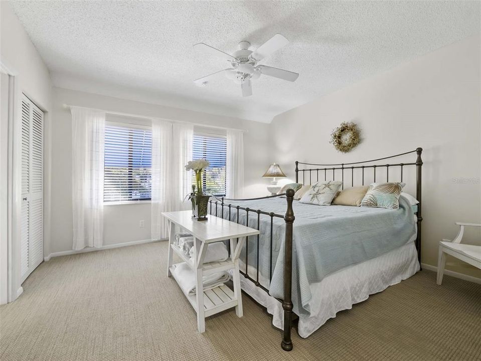 For Sale: $949,500 (3 beds, 3 baths, 2135 Square Feet)