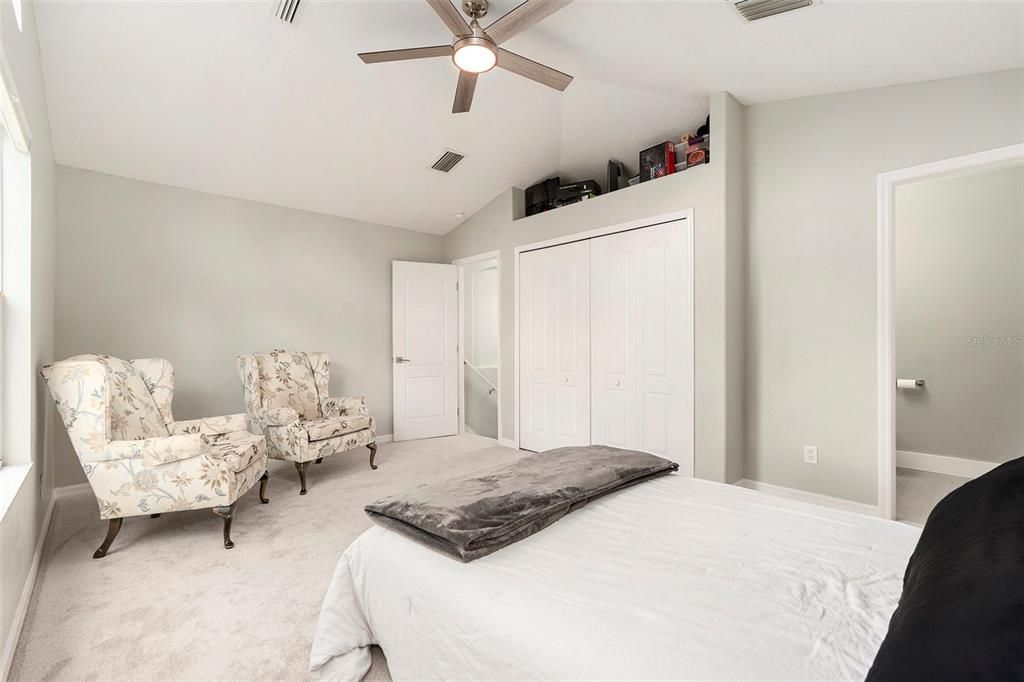 合同活跃: $664,500 (5 贝兹, 2 浴室, 2658 平方英尺)