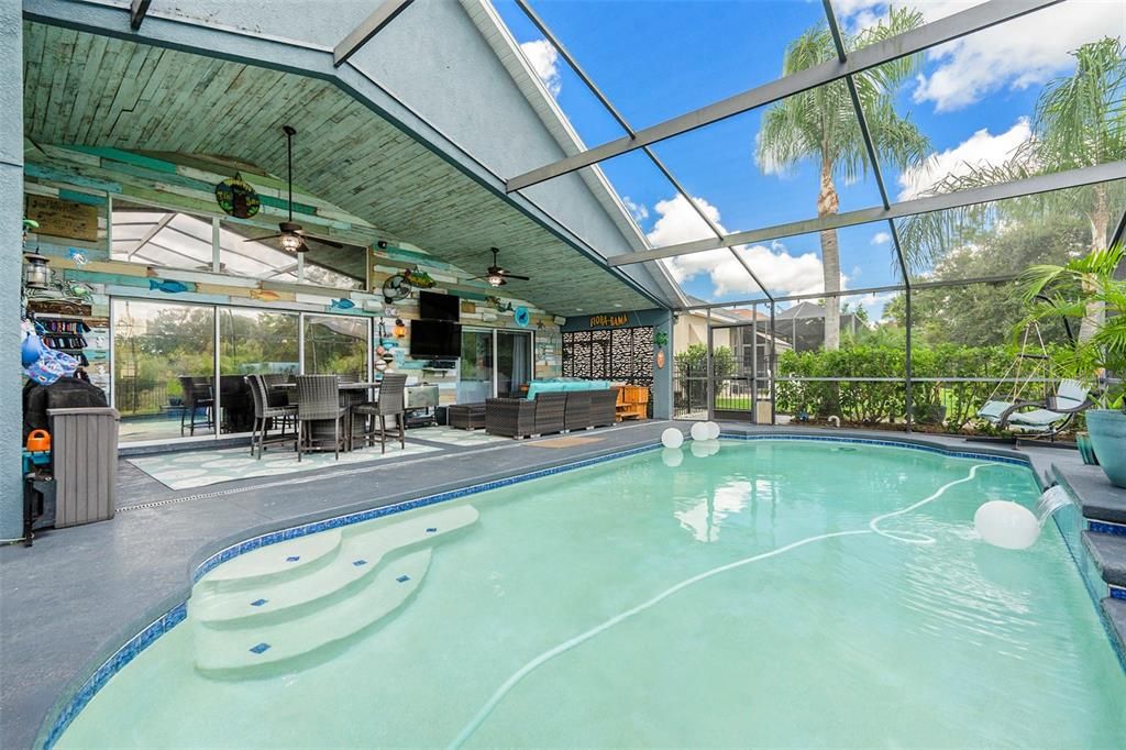 合同活跃: $664,500 (5 贝兹, 2 浴室, 2658 平方英尺)