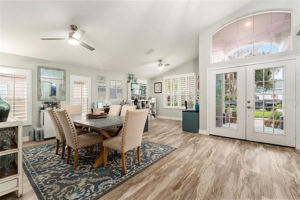 合同活跃: $664,500 (5 贝兹, 2 浴室, 2658 平方英尺)