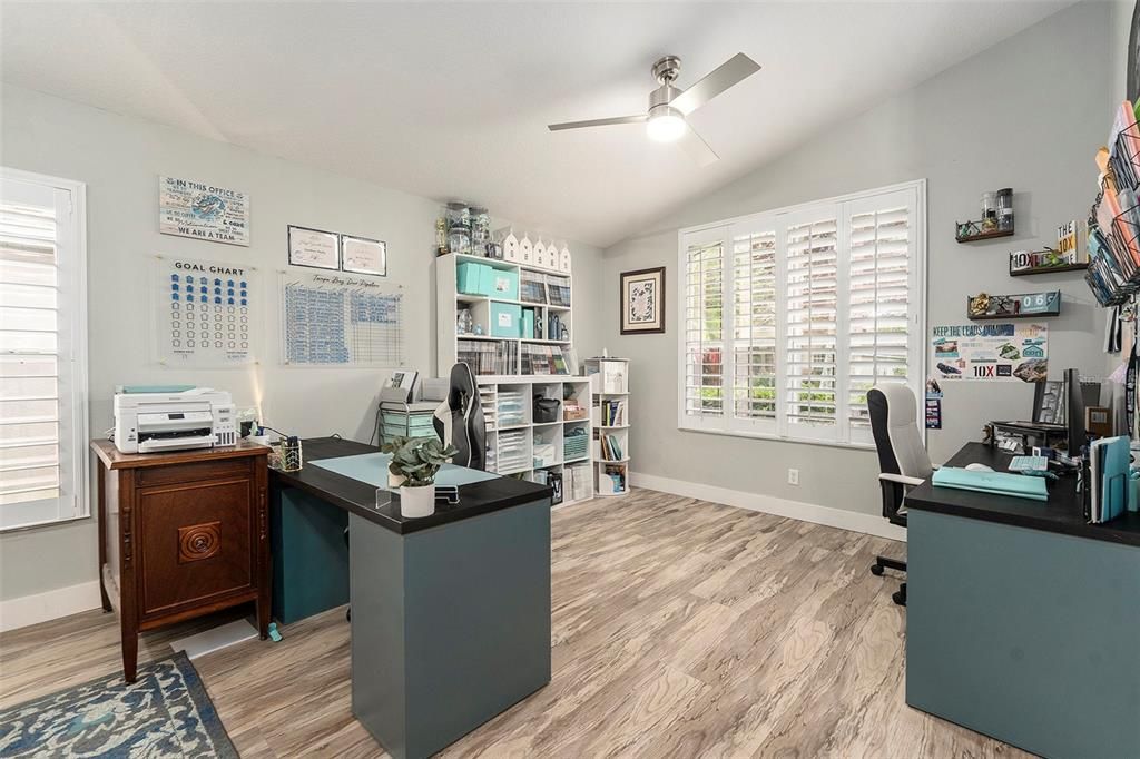 合同活跃: $664,500 (5 贝兹, 2 浴室, 2658 平方英尺)