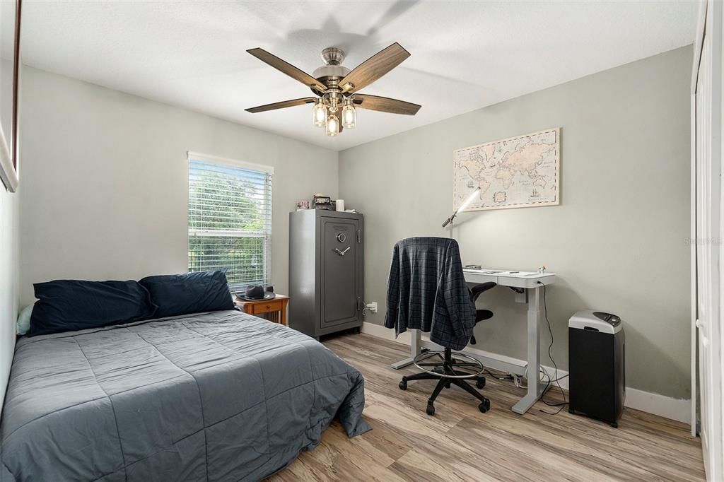 合同活跃: $664,500 (5 贝兹, 2 浴室, 2658 平方英尺)