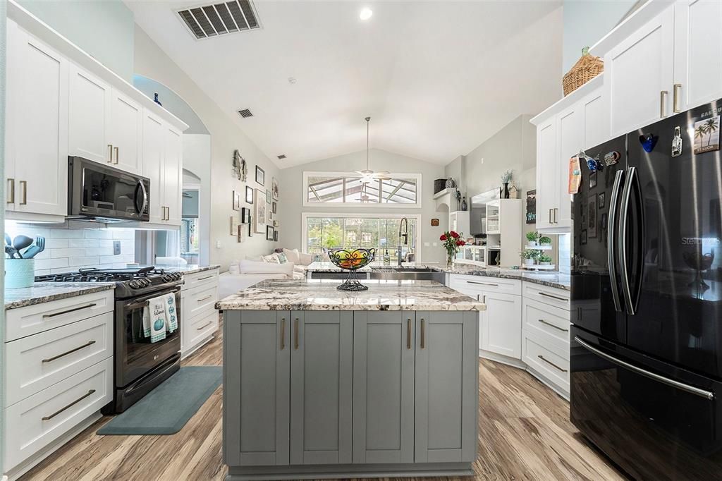 合同活跃: $664,500 (5 贝兹, 2 浴室, 2658 平方英尺)