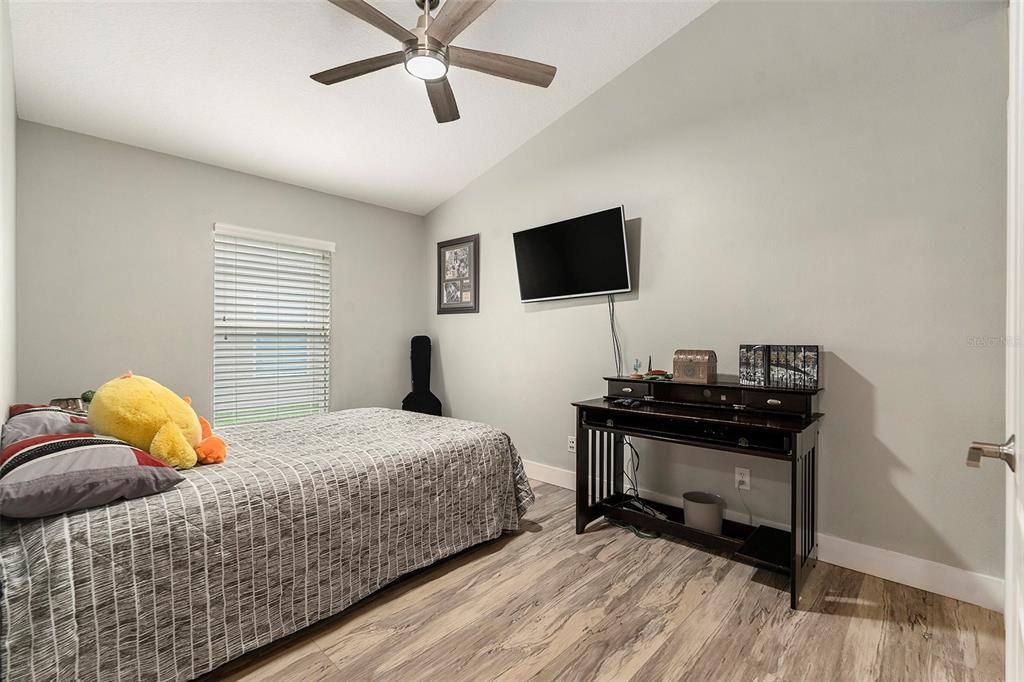 合同活跃: $664,500 (5 贝兹, 2 浴室, 2658 平方英尺)