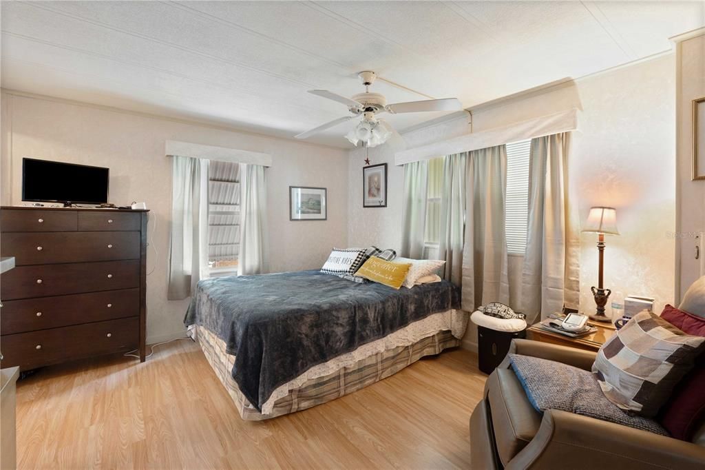 For Sale: $124,000 (2 beds, 2 baths, 1056 Square Feet)