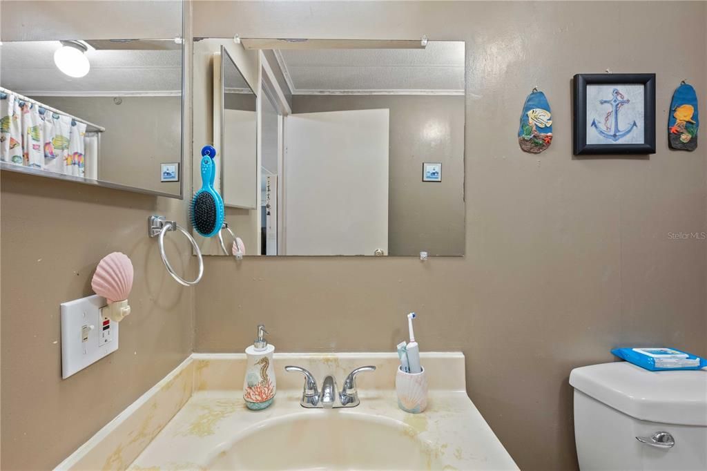 For Sale: $124,000 (2 beds, 2 baths, 1056 Square Feet)