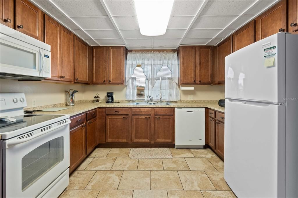 For Sale: $124,000 (2 beds, 2 baths, 1056 Square Feet)