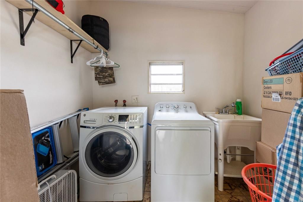 For Sale: $124,000 (2 beds, 2 baths, 1056 Square Feet)