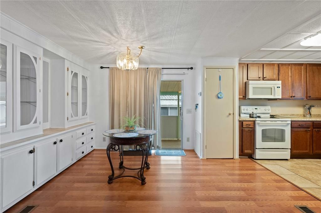 For Sale: $124,000 (2 beds, 2 baths, 1056 Square Feet)