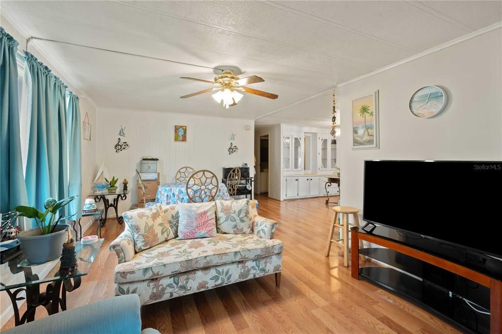 For Sale: $124,000 (2 beds, 2 baths, 1056 Square Feet)