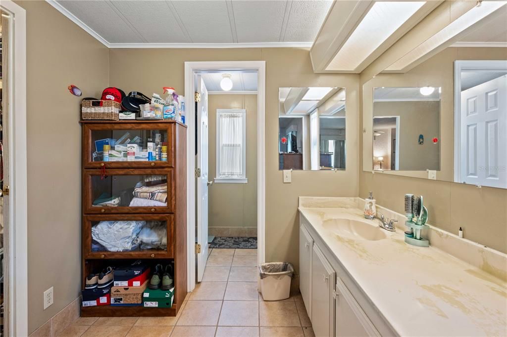 For Sale: $124,000 (2 beds, 2 baths, 1056 Square Feet)