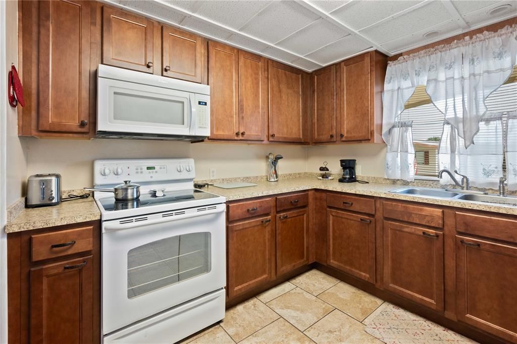 For Sale: $124,000 (2 beds, 2 baths, 1056 Square Feet)