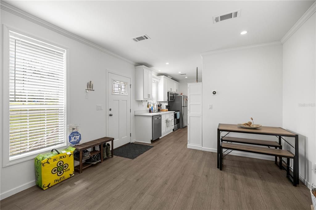 待售: $340,000 (2 贝兹, 1 浴室, 662 平方英尺)