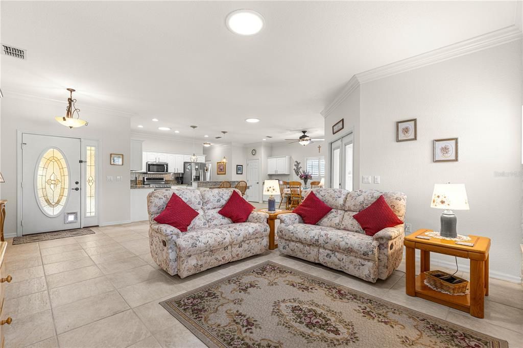 Active With Contract: $2,000 (3 beds, 3 baths, 1850 Square Feet)