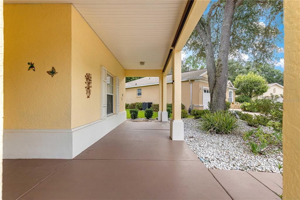 Active With Contract: $2,000 (3 beds, 3 baths, 1850 Square Feet)