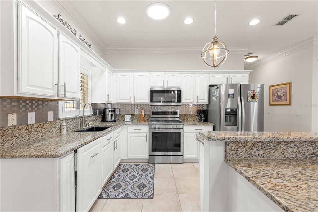 Active With Contract: $2,000 (3 beds, 3 baths, 1850 Square Feet)