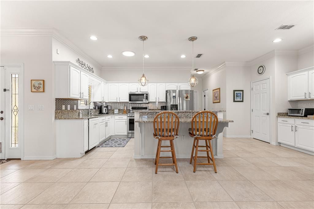 Active With Contract: $2,000 (3 beds, 3 baths, 1850 Square Feet)