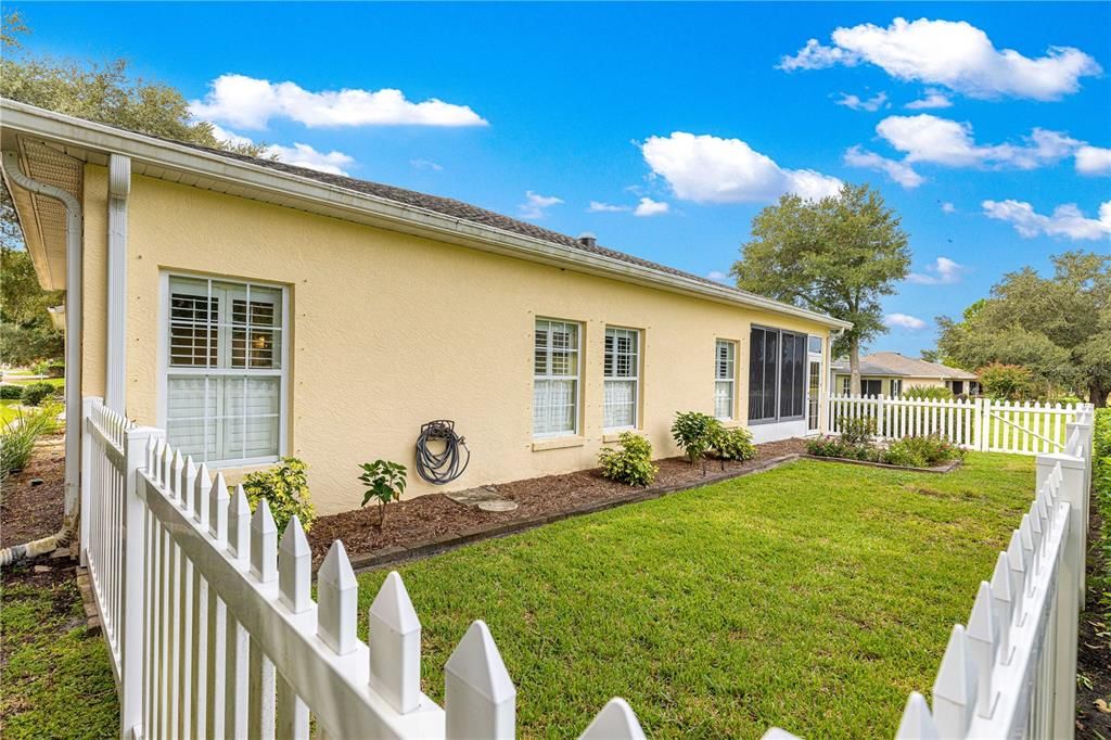 Active With Contract: $2,000 (3 beds, 3 baths, 1850 Square Feet)