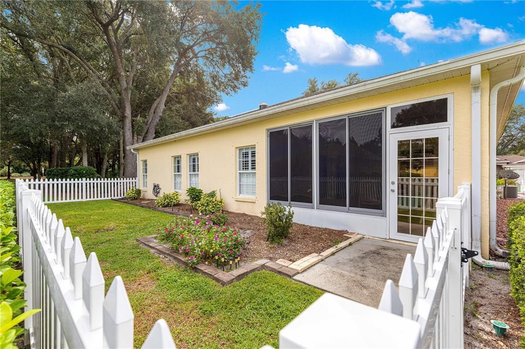 Active With Contract: $2,000 (3 beds, 3 baths, 1850 Square Feet)