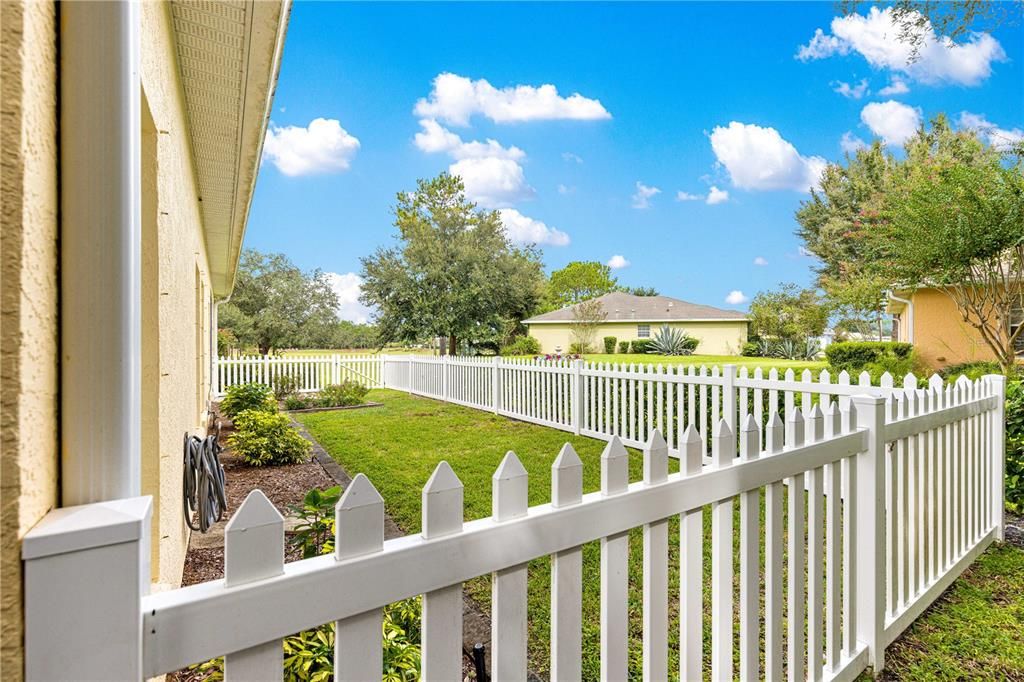 Active With Contract: $2,000 (3 beds, 3 baths, 1850 Square Feet)