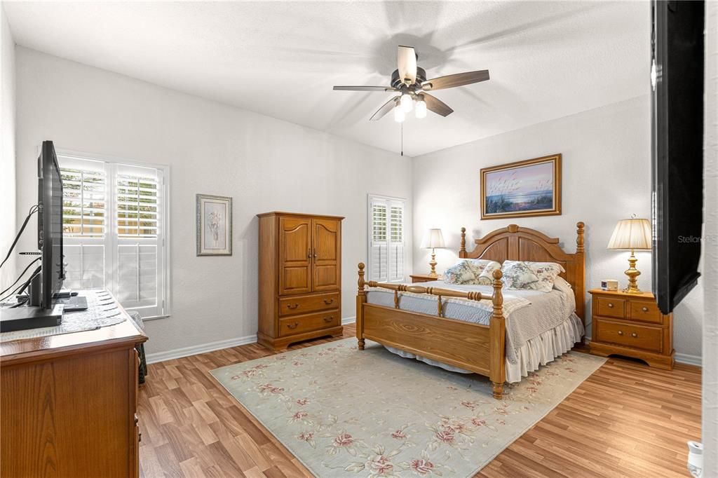 Active With Contract: $2,000 (3 beds, 3 baths, 1850 Square Feet)