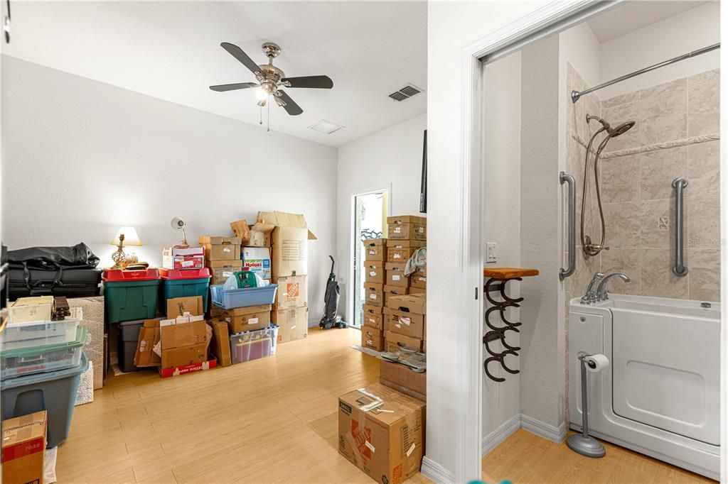 Active With Contract: $2,000 (3 beds, 3 baths, 1850 Square Feet)