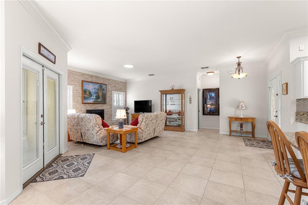 Active With Contract: $2,000 (3 beds, 3 baths, 1850 Square Feet)