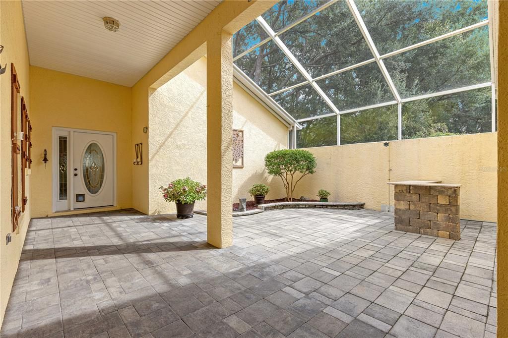 Active With Contract: $2,000 (3 beds, 3 baths, 1850 Square Feet)