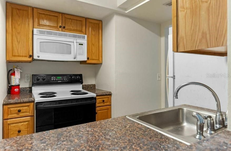 For Rent: $1,275 (2 beds, 1 baths, 1039 Square Feet)