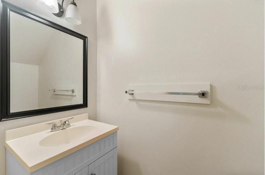 For Rent: $1,275 (2 beds, 1 baths, 1039 Square Feet)