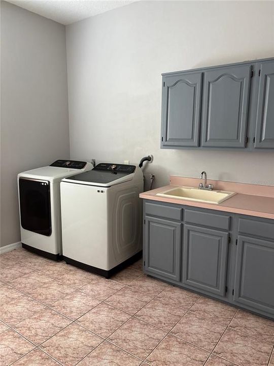 For Rent: $4,500 (4 beds, 2 baths, 3446 Square Feet)