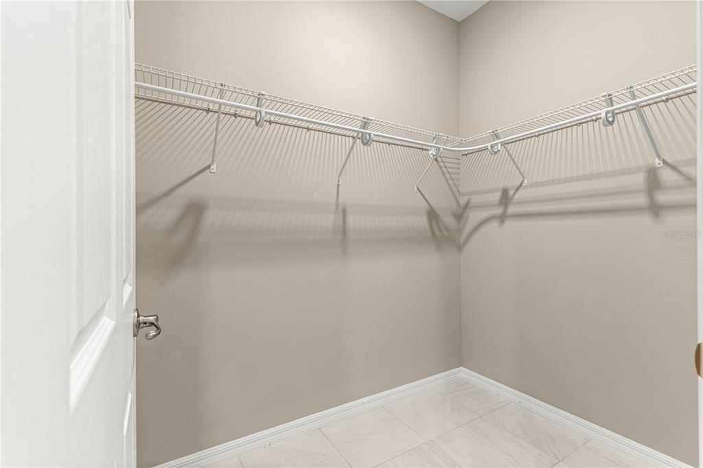 Active With Contract: $235,900 (3 beds, 2 baths, 1548 Square Feet)