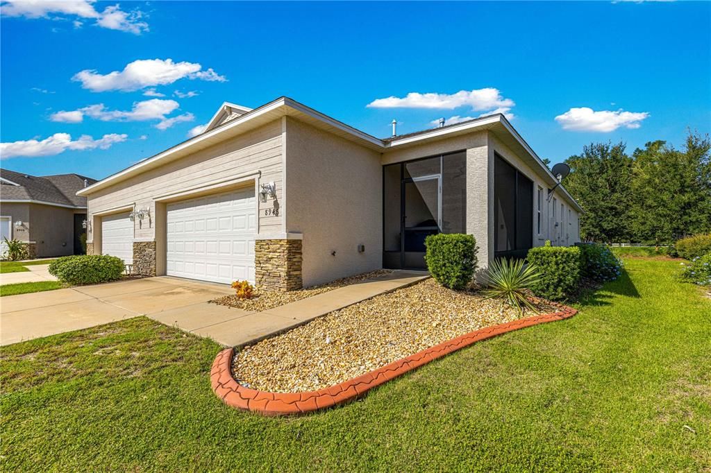 Active With Contract: $235,900 (3 beds, 2 baths, 1548 Square Feet)