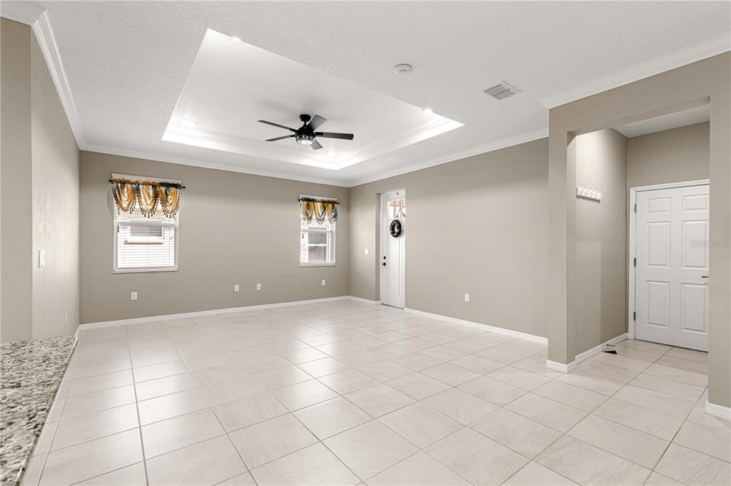 Active With Contract: $235,900 (3 beds, 2 baths, 1548 Square Feet)
