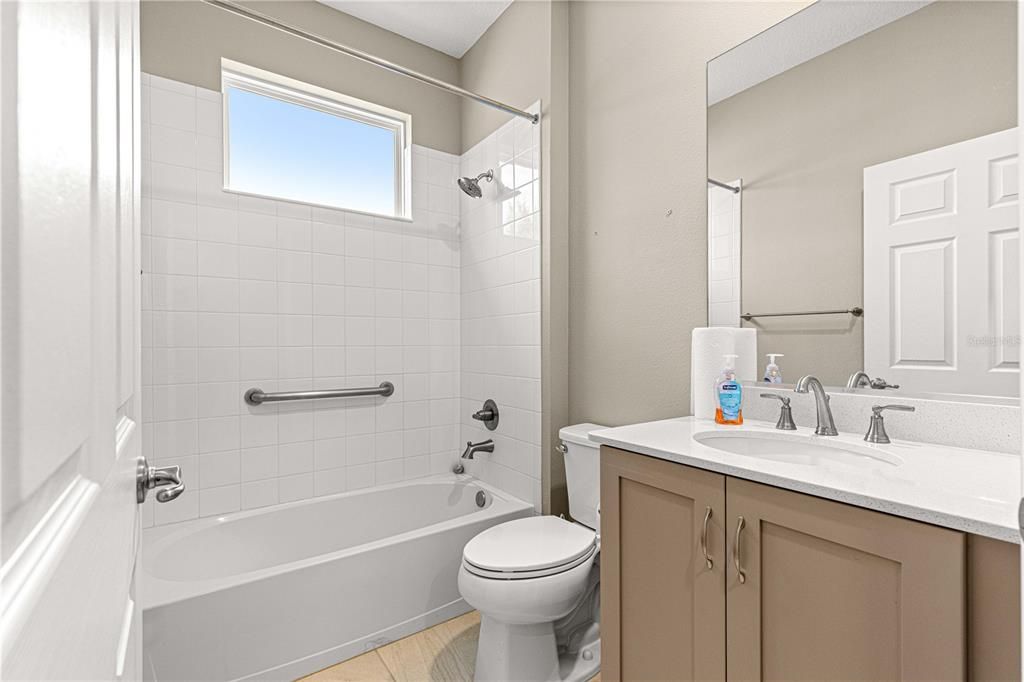 Active With Contract: $235,900 (3 beds, 2 baths, 1548 Square Feet)