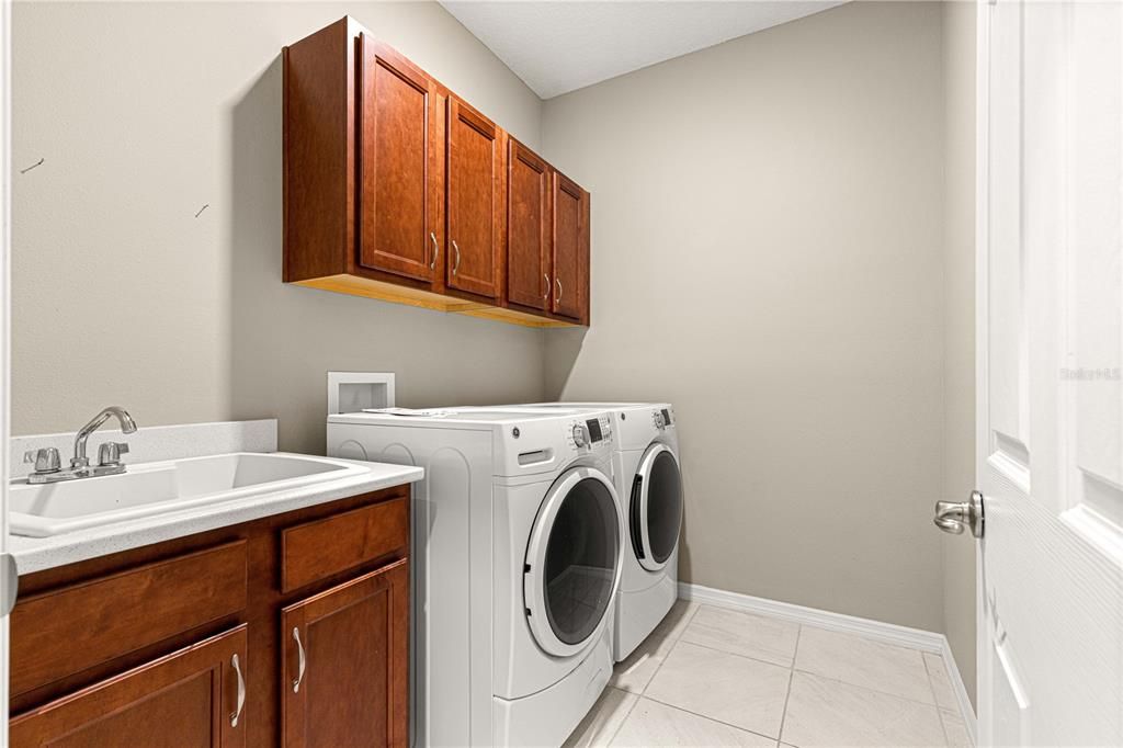 Active With Contract: $235,900 (3 beds, 2 baths, 1548 Square Feet)