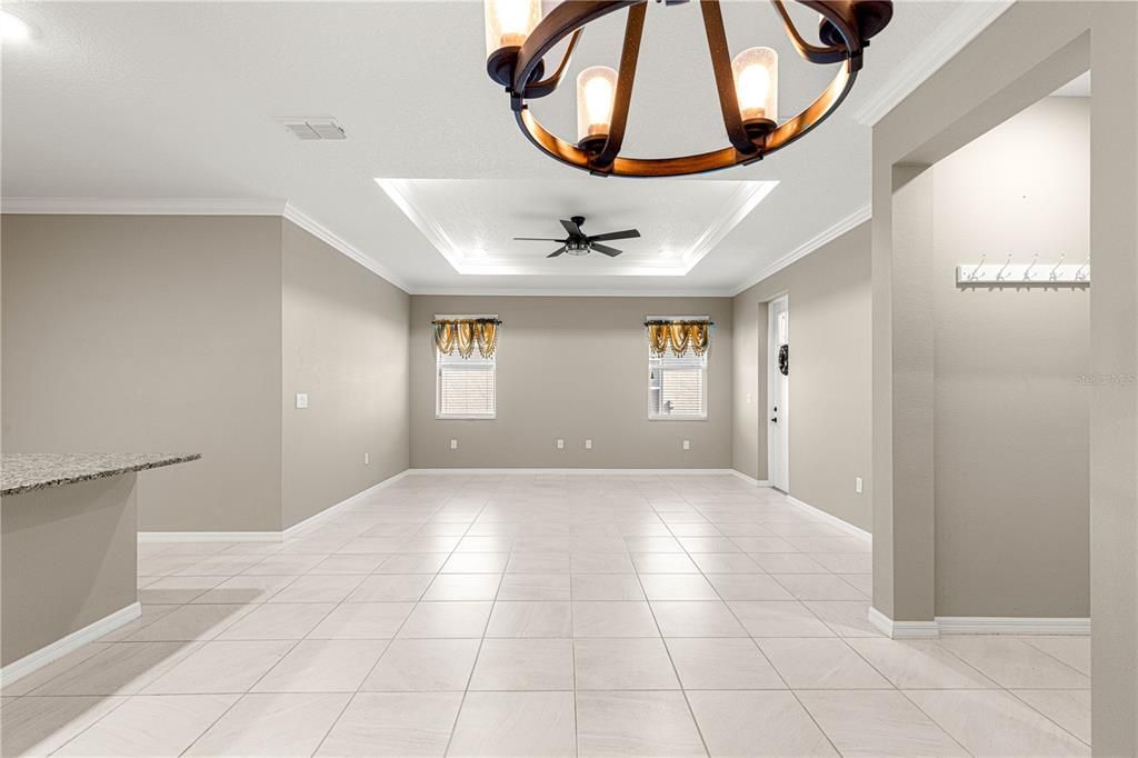 Active With Contract: $235,900 (3 beds, 2 baths, 1548 Square Feet)