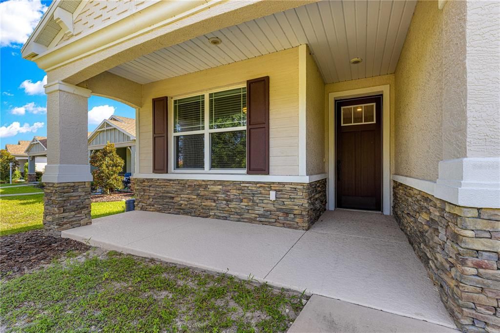 Active With Contract: $235,900 (3 beds, 2 baths, 1548 Square Feet)